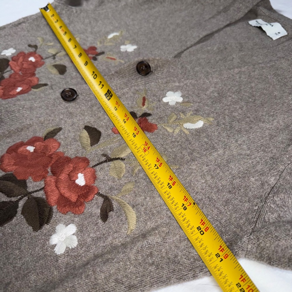 Abercrombie & Fitch Cardigan Sweater Women's Med Floral Embroidered Cottage Core - Picture 7 of 7